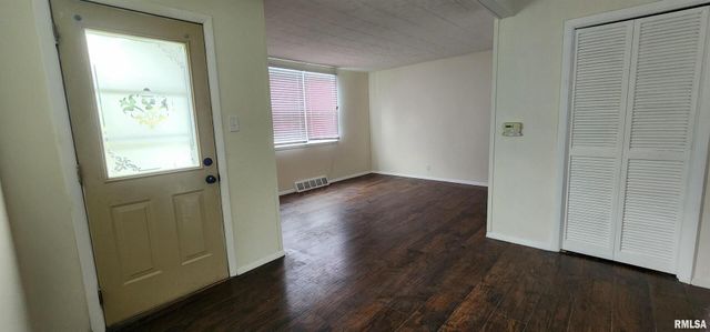 1713 N 5TH Street, Clinton, IA 52732