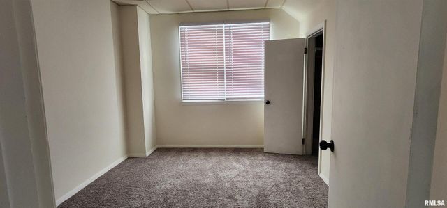 1713 N 5TH Street, Clinton, IA 52732