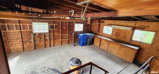 1713 N 5TH Street, Clinton, IA 52732