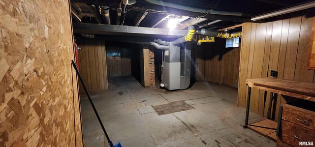 1713 N 5TH Street, Clinton, IA 52732