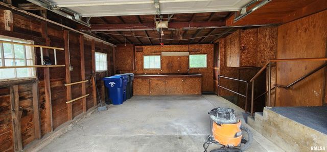 1713 N 5TH Street, Clinton, IA 52732