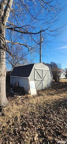 1713 N 5TH Street, Clinton, IA 52732