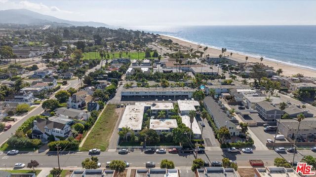 180 Holly Avenue, Carpinteria, CA 93013