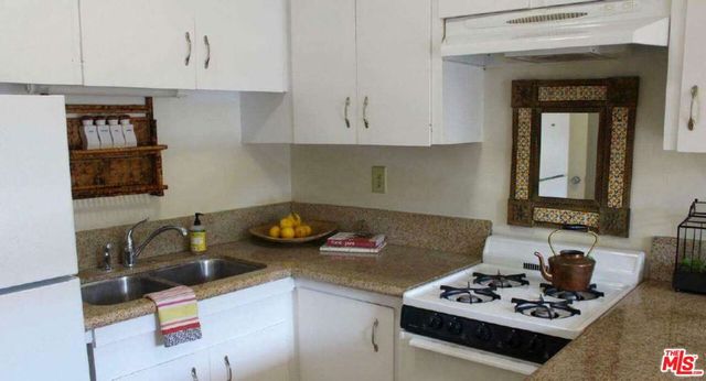 180 Holly Avenue, Carpinteria, CA 93013