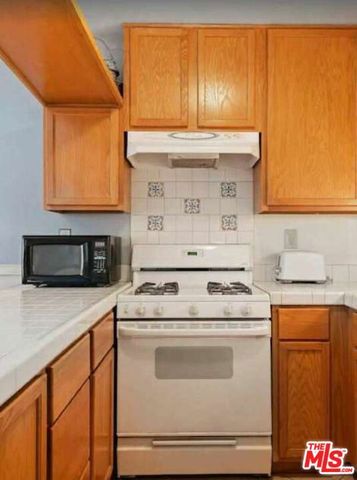 180 Holly Avenue, Carpinteria, CA 93013