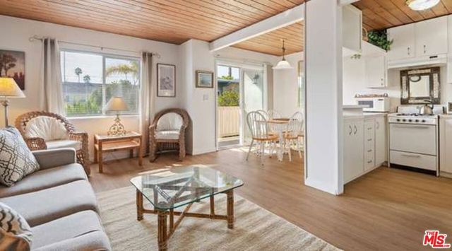 180 Holly Avenue, Carpinteria, CA 93013