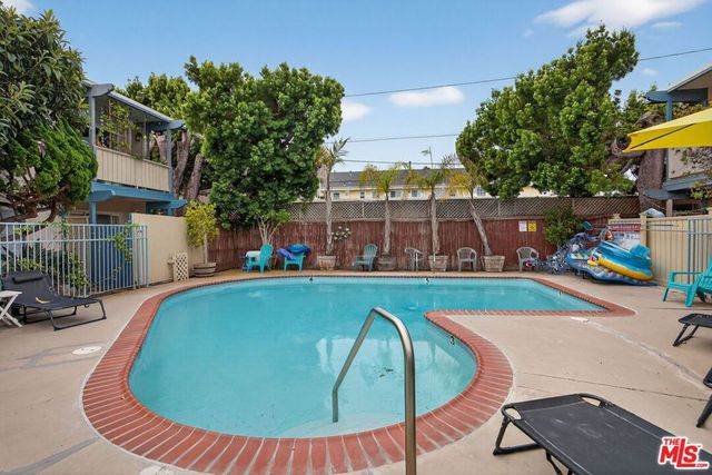 180 Holly Avenue, Carpinteria, CA 93013