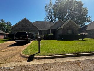 5 Woodhaven Gardens Circle, Jackson, MS 39206