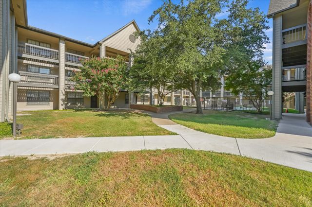 218 N Texas Boulevard 306, Denton, TX 76201