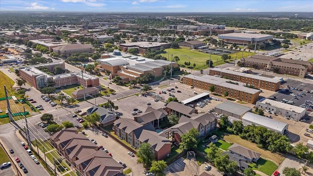 218 N Texas Boulevard 306, Denton, TX 76201