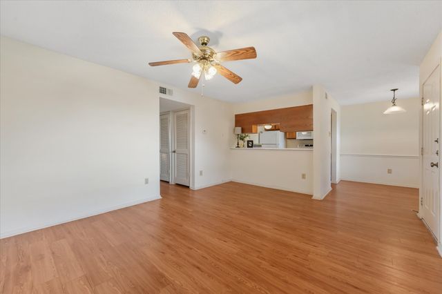 218 N Texas Boulevard 306, Denton, TX 76201