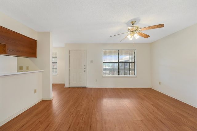 218 N Texas Boulevard 306, Denton, TX 76201