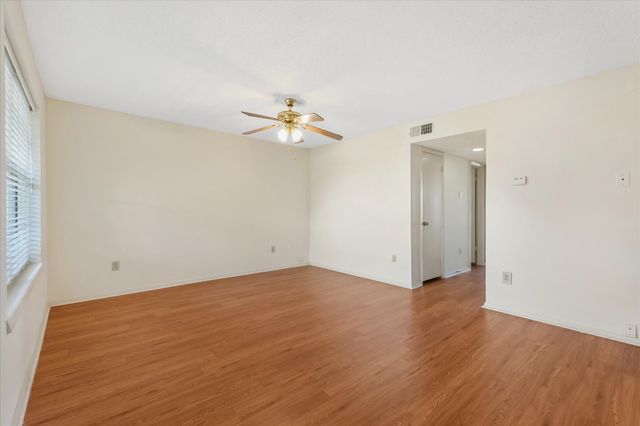 218 N Texas Boulevard 306, Denton, TX 76201