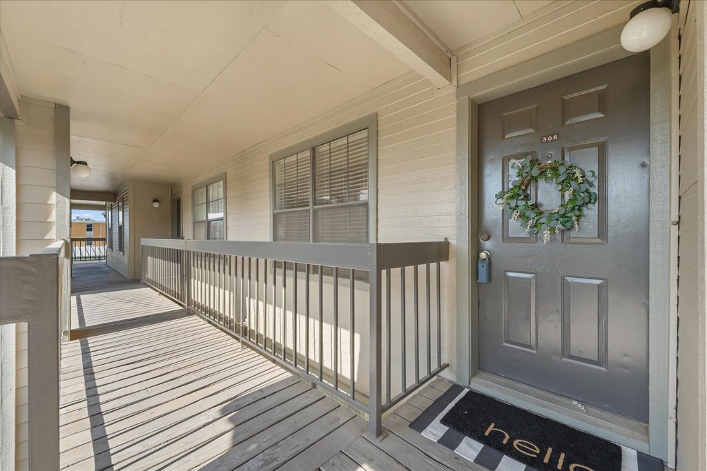 218 N Texas Boulevard 306, Denton, TX 76201