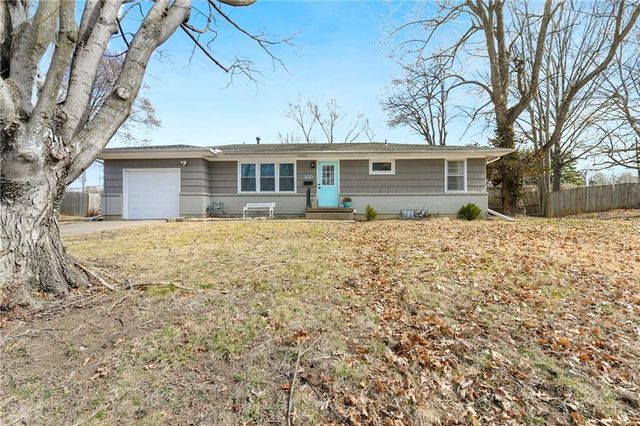 100 NW 22nd Street, Blue Springs, MO 64015