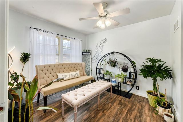 100 NW 22nd Street, Blue Springs, MO 64015