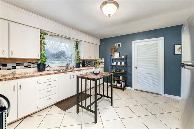 100 NW 22nd Street, Blue Springs, MO 64015