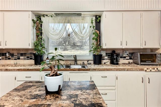 100 NW 22nd Street, Blue Springs, MO 64015