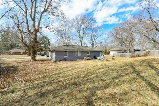 100 NW 22nd Street, Blue Springs, MO 64015