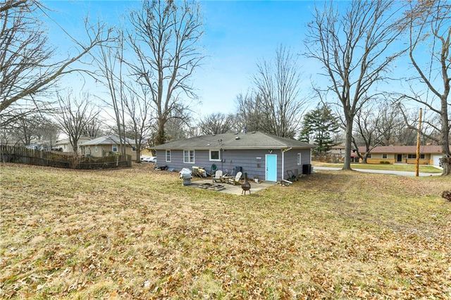 100 NW 22nd Street, Blue Springs, MO 64015