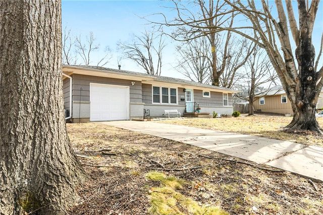 100 NW 22nd Street, Blue Springs, MO 64015