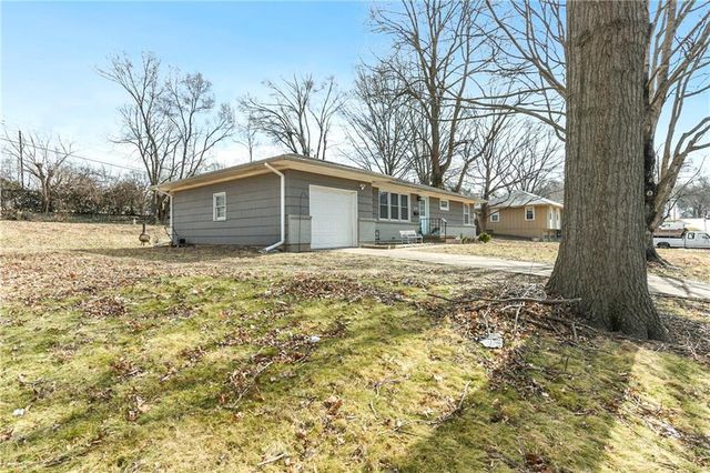 100 NW 22nd Street, Blue Springs, MO 64015