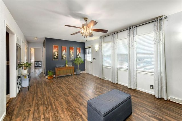 100 NW 22nd Street, Blue Springs, MO 64015