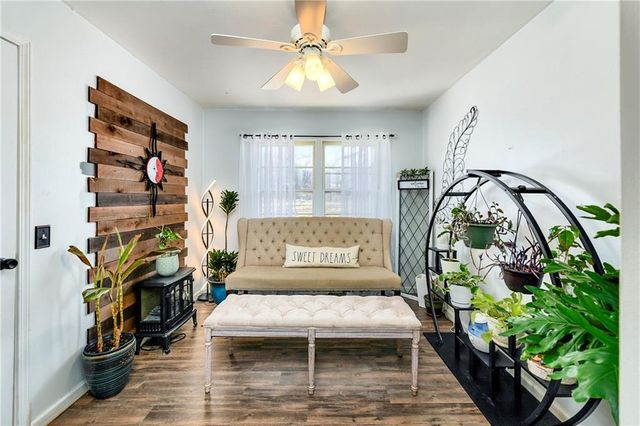 100 NW 22nd Street, Blue Springs, MO 64015