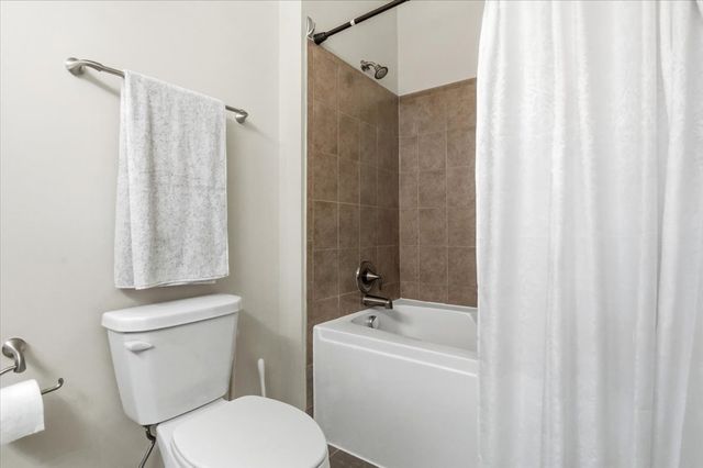 1671 Station Park Drive, Grayslake, IL 60030
