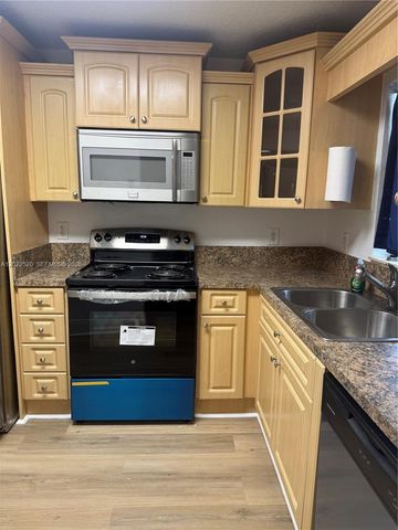 5080 SW 64th Ave 208, Davie, FL 33314