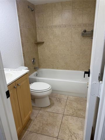 5080 SW 64th Ave 208, Davie, FL 33314