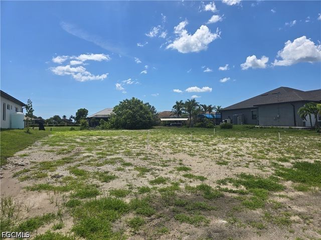 820 NW 39th AVE, Cape Coral, FL 33993