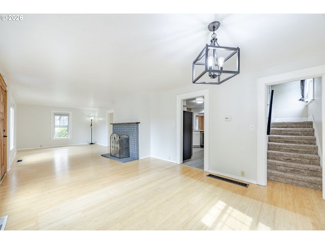 1270 SUMMER St Ne, Salem, OR 97301