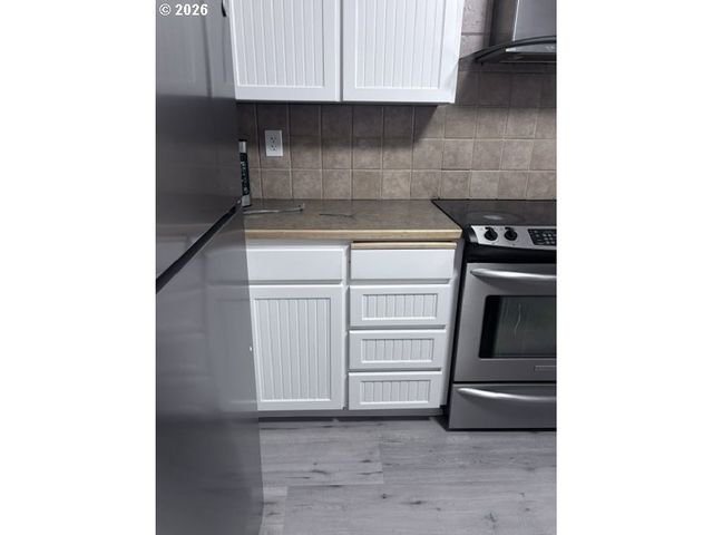 1270 SUMMER St Ne, Salem, OR 97301