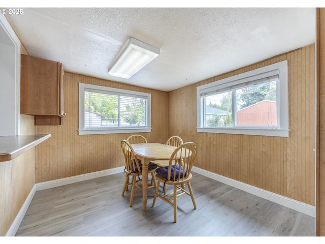1270 SUMMER St Ne, Salem, OR 97301