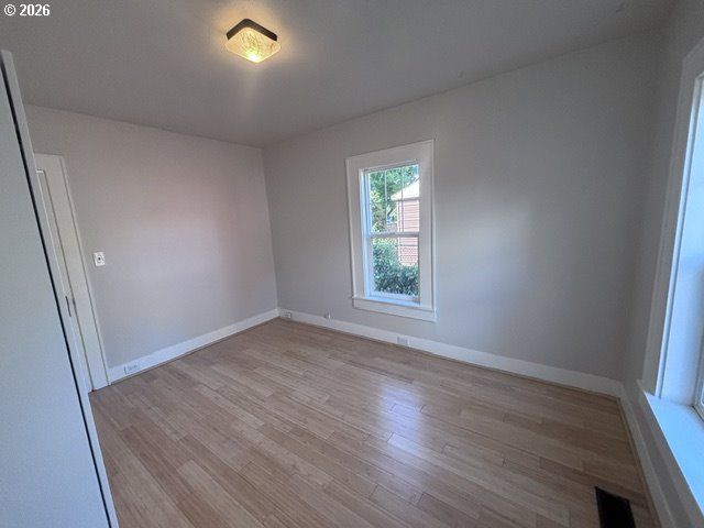 1270 SUMMER St Ne, Salem, OR 97301