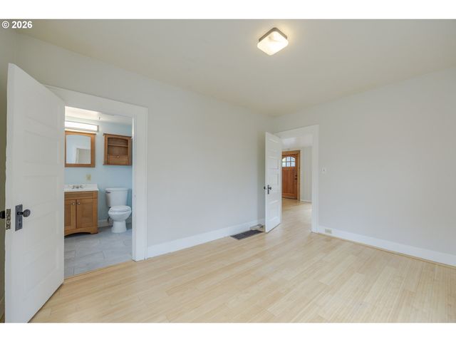 1270 SUMMER St Ne, Salem, OR 97301