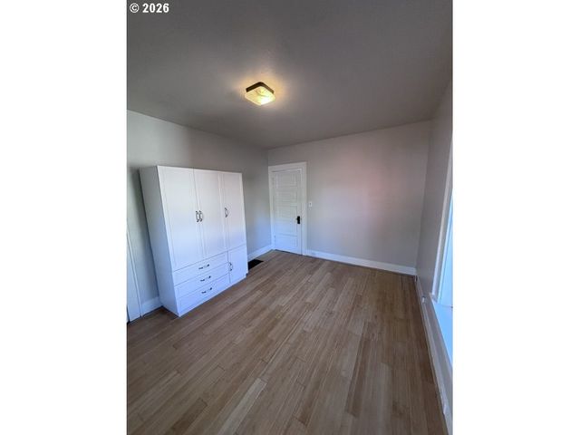 1270 SUMMER St Ne, Salem, OR 97301