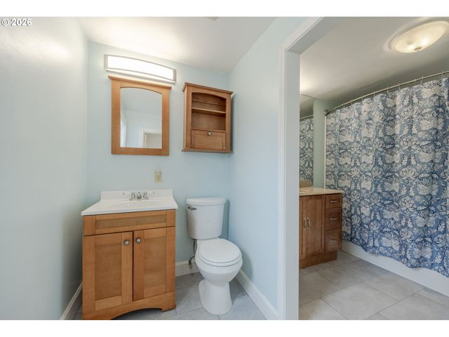 1270 SUMMER St Ne, Salem, OR 97301