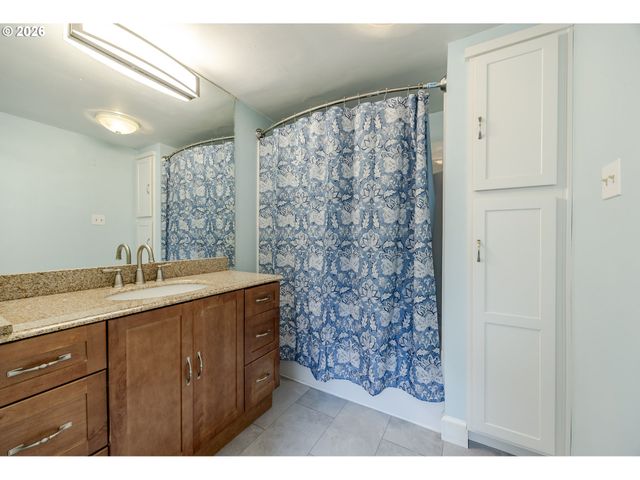 1270 SUMMER St Ne, Salem, OR 97301