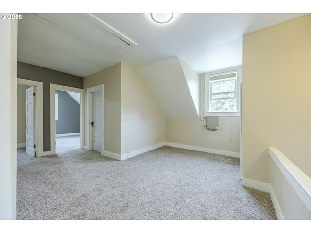 1270 SUMMER St Ne, Salem, OR 97301