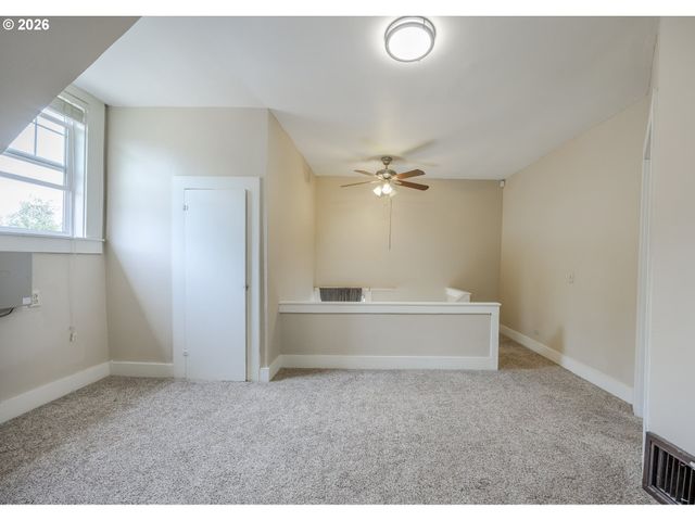 1270 SUMMER St Ne, Salem, OR 97301