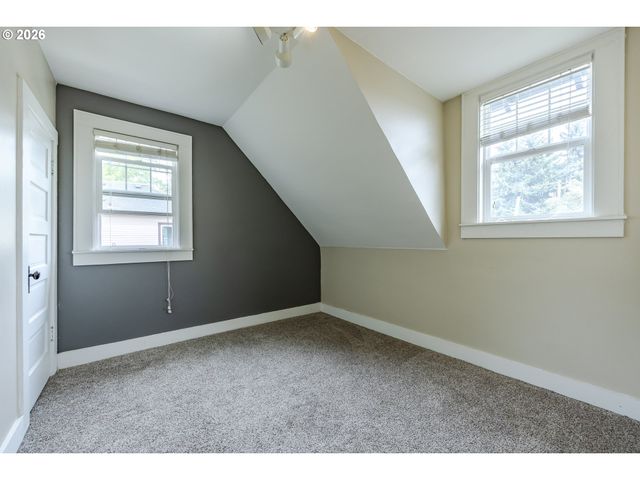 1270 SUMMER St Ne, Salem, OR 97301
