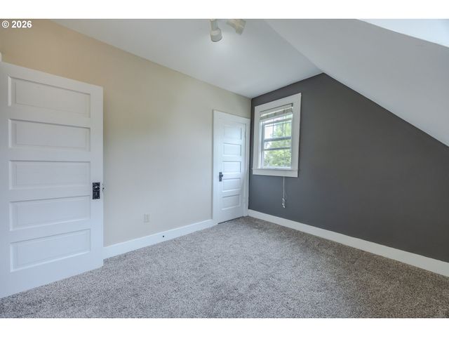 1270 SUMMER St Ne, Salem, OR 97301