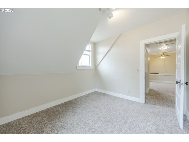 1270 SUMMER St Ne, Salem, OR 97301