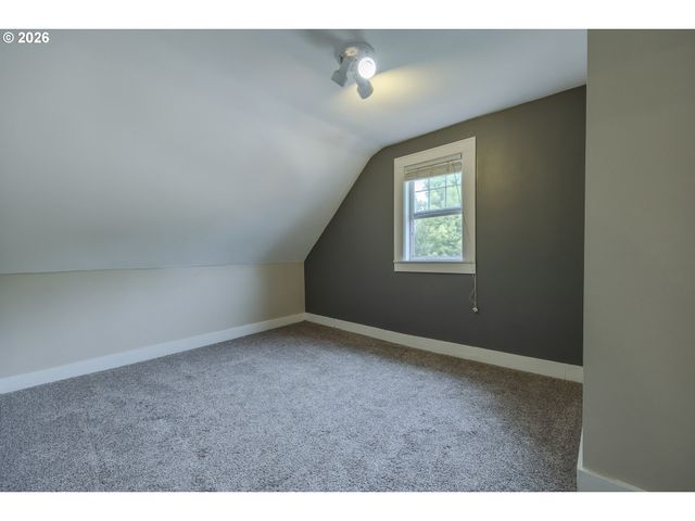 1270 SUMMER St Ne, Salem, OR 97301