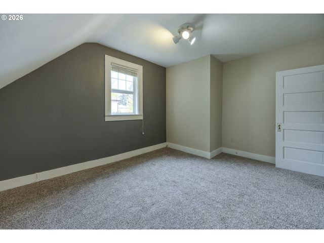 1270 SUMMER St Ne, Salem, OR 97301