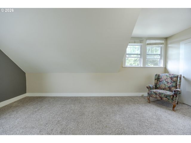 1270 SUMMER St Ne, Salem, OR 97301