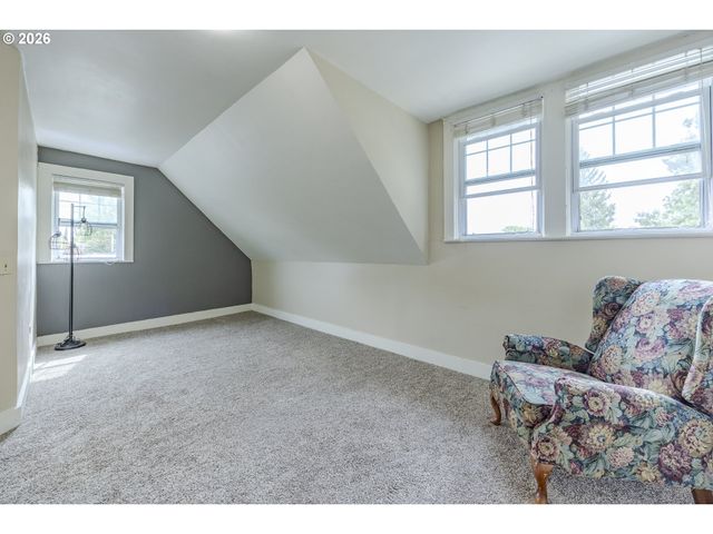 1270 SUMMER St Ne, Salem, OR 97301