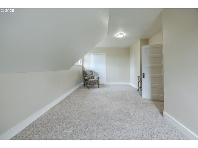 1270 SUMMER St Ne, Salem, OR 97301